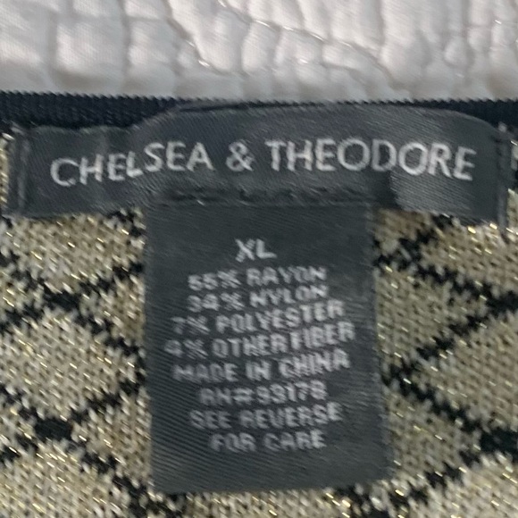 Chelsea and Theodore dress or long sweater - Picture 7 of 8